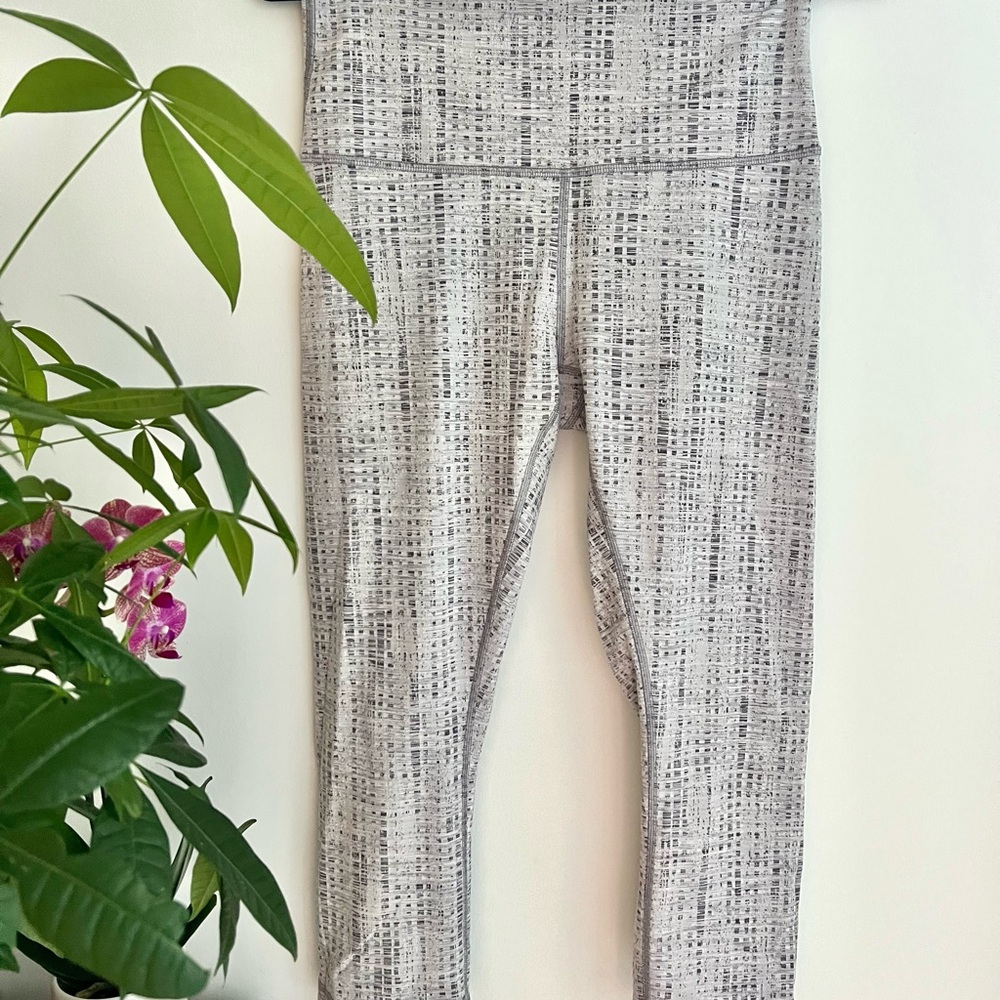 Lululemon Capri Length Grey Patterned Leggings - image 1